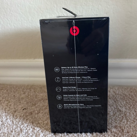 Beats Solo 3 Headphones - Picture 4 of 5